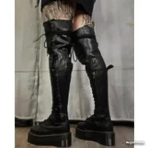 Dr. Martens レア★AZREYA MAX 26ホール Azreya Max Leather 26-Eye Platform Boots in Black | Dr. Martens